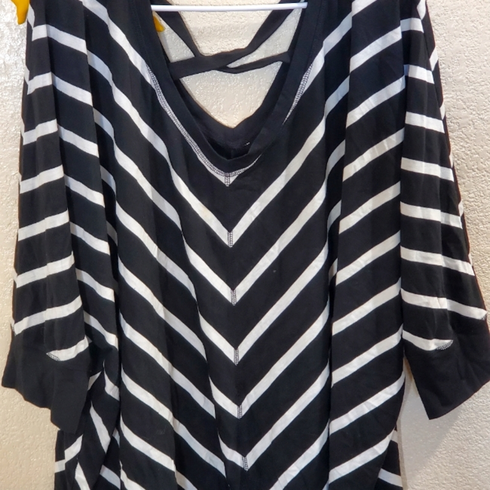 Black and white top